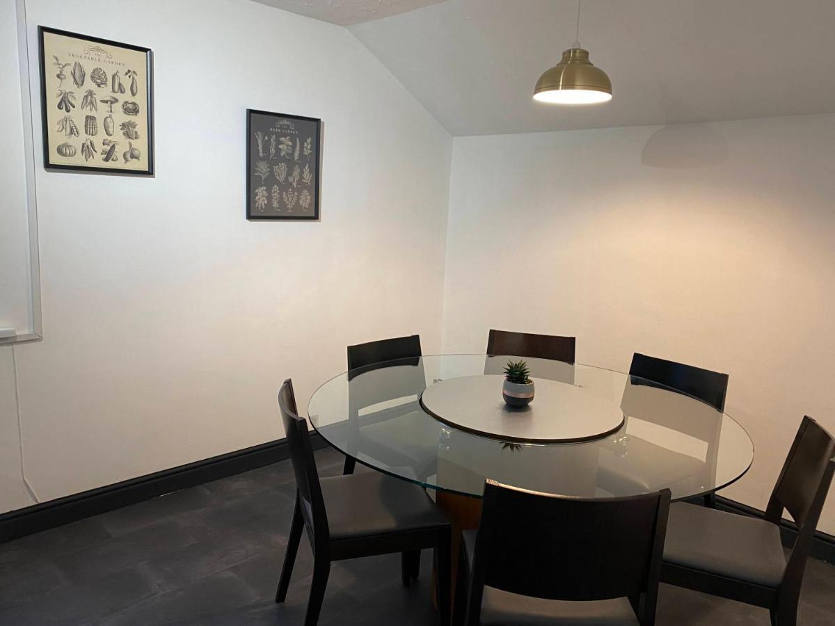 Gorgeous Town Center 3 Bedroom Self Contained Apartment For 1-5 People 해러게이트 외부 사진