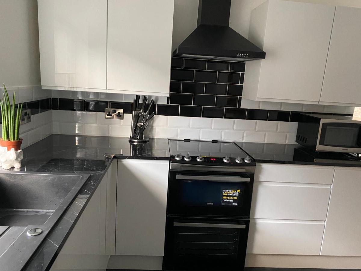 Gorgeous Town Center 3 Bedroom Self Contained Apartment For 1-5 People 해러게이트 외부 사진