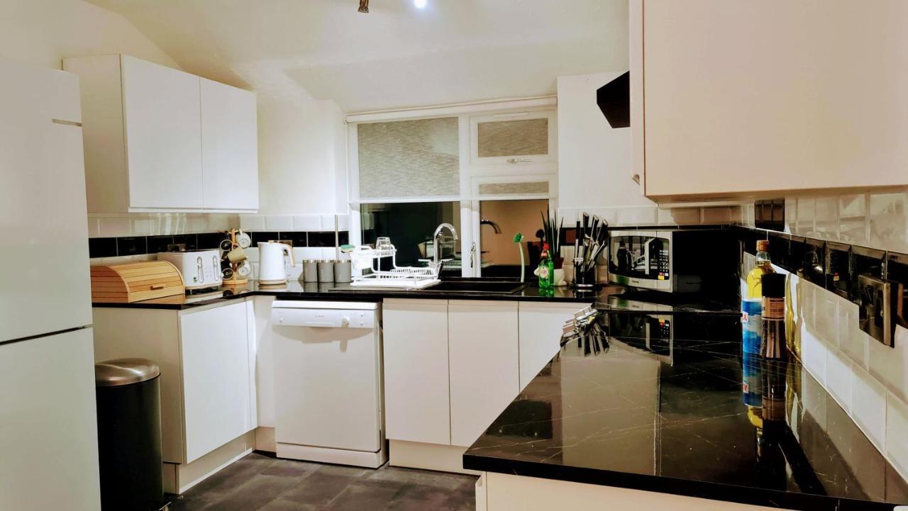 Gorgeous Town Center 3 Bedroom Self Contained Apartment For 1-5 People 해러게이트 외부 사진